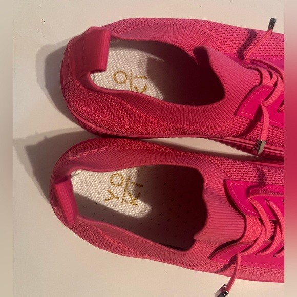 YOKI women’s Sneakers - Picture 3 of 4